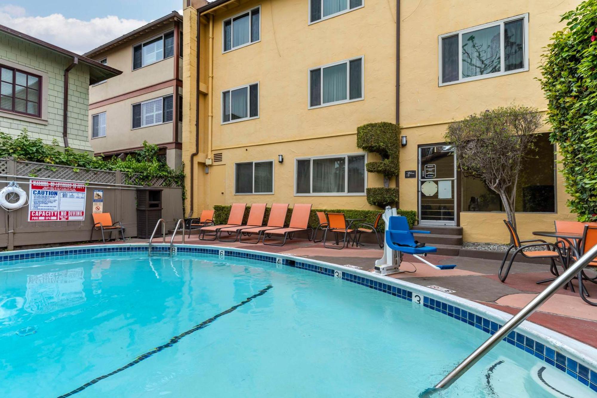 Best Western Carmel'S Town House Lodge Esterno foto