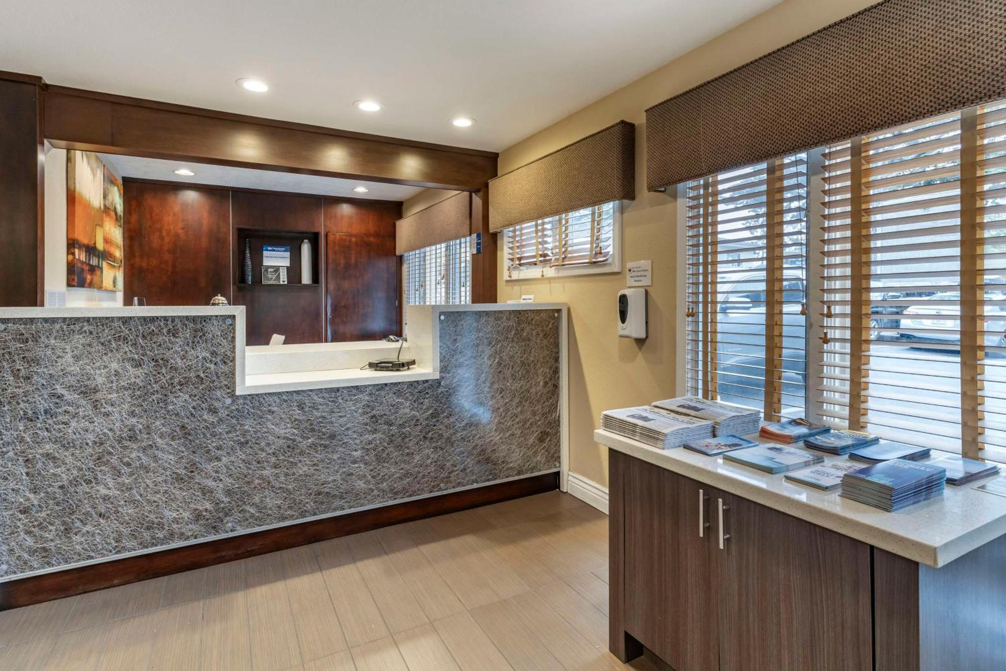 Best Western Carmel'S Town House Lodge Esterno foto