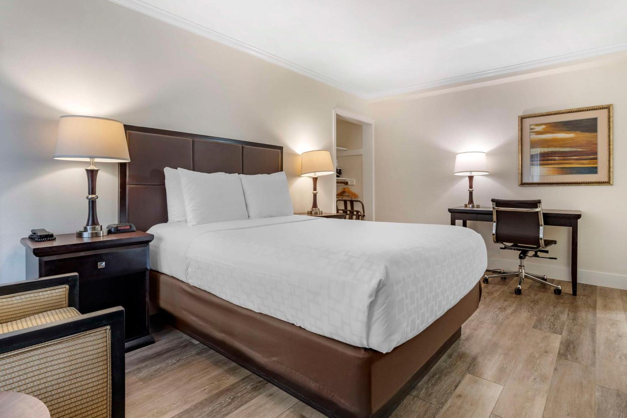 Best Western Carmel'S Town House Lodge Esterno foto